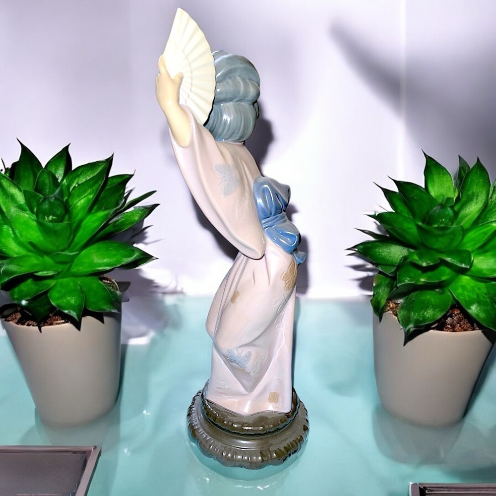 Retired Lladró Madame Butterfly - Japanese Girl With Fan Figurine #4991 - Picture 12 of 16
